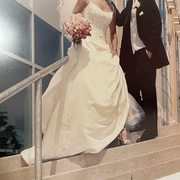 Maggie Sottero Wedding Dress - Picture 7 of 8